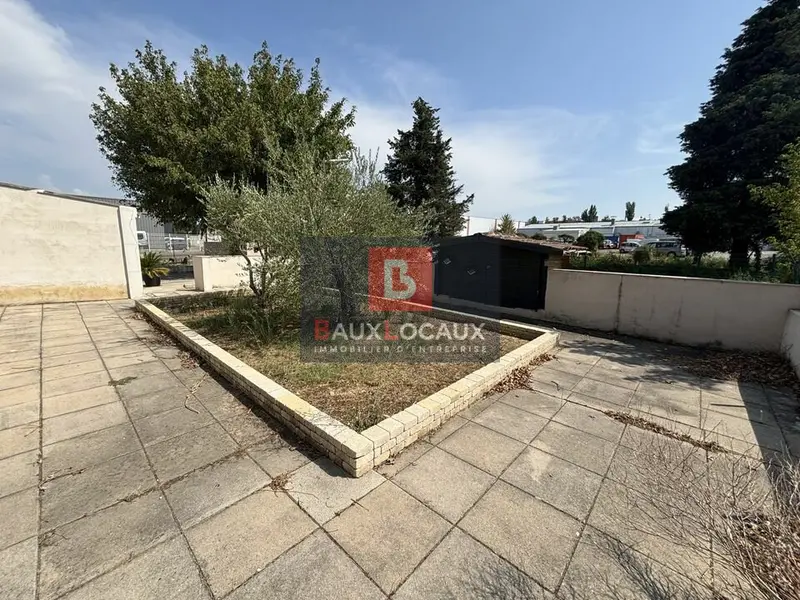 A vendre Local commercial  112m² Orange