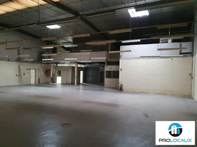A louer Local commercial  424m² Fontanil-Cornillon