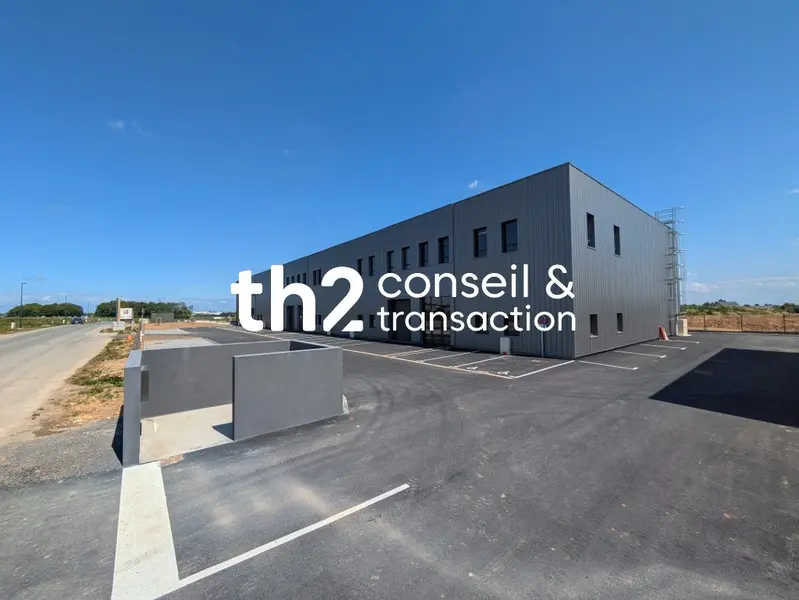 Bâtiment neuf 1600m² - hauteur libre 9m