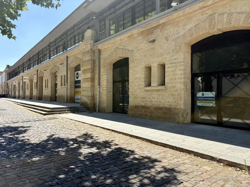 Locaux commercial à louer - 341 m² - Boulevard de Trèves