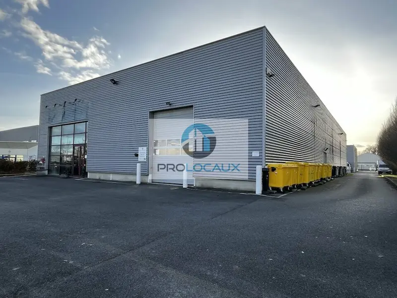 A louer Locaux d'activité 1700m² Lacroix-Saint-Ouen