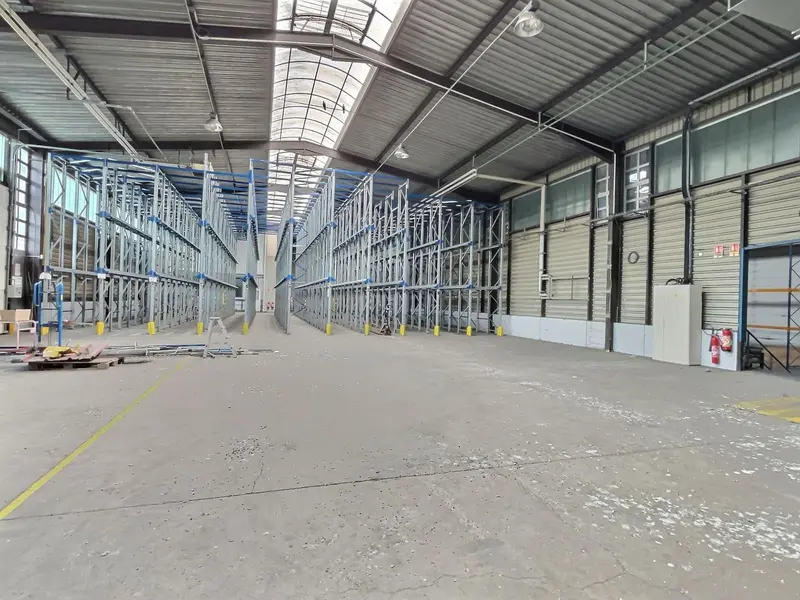 À LOUER – BÂTIMENT PROFESSIONNEL / INDUSTRIEL – SAINT-AVOLD