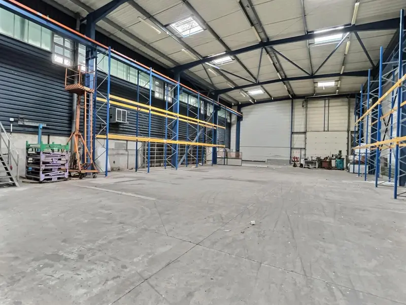 À VENDRE – BÂTIMENT PROFESSIONNEL / INDUSTRIEL – SAINT-AVOLD
