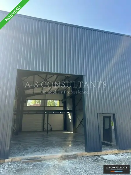 A louer Entrepôt 300m² Sainte-Hélène-sur-Isère
