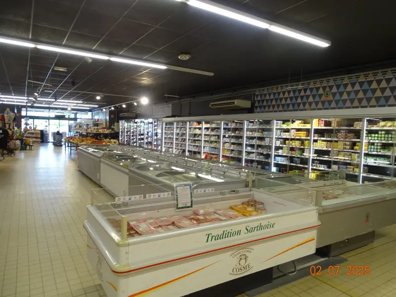 SUPERMARCHE 510 M2 / TRES BON ETATS