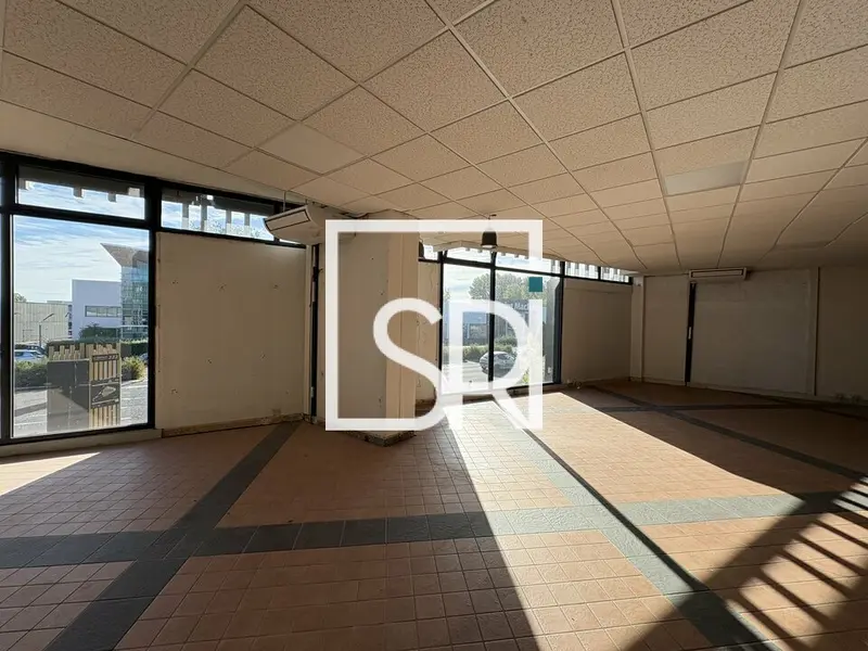 A louer Local commercial  374m² Clermont-Ferrand
