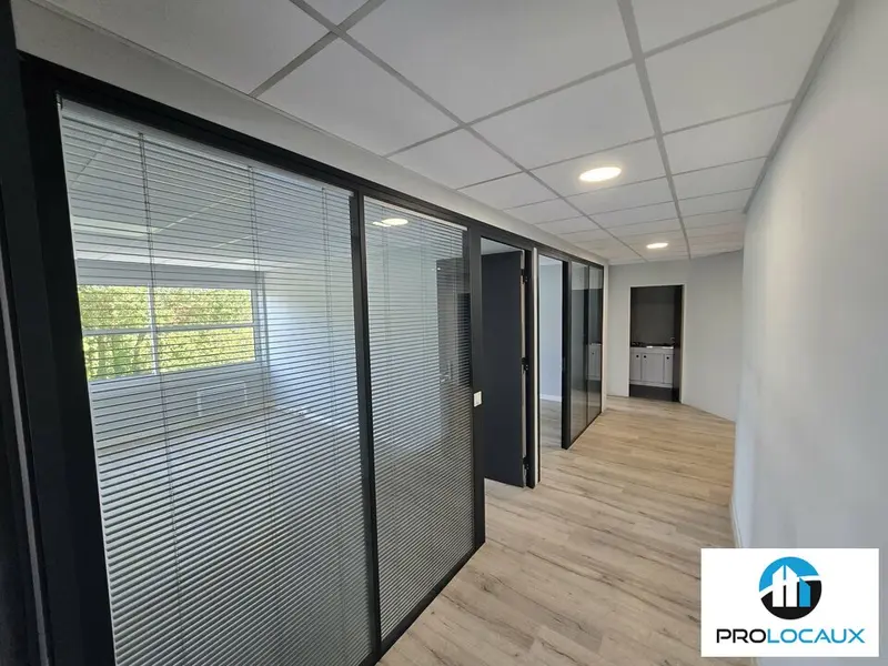 A louer Bureaux 104m² Dury