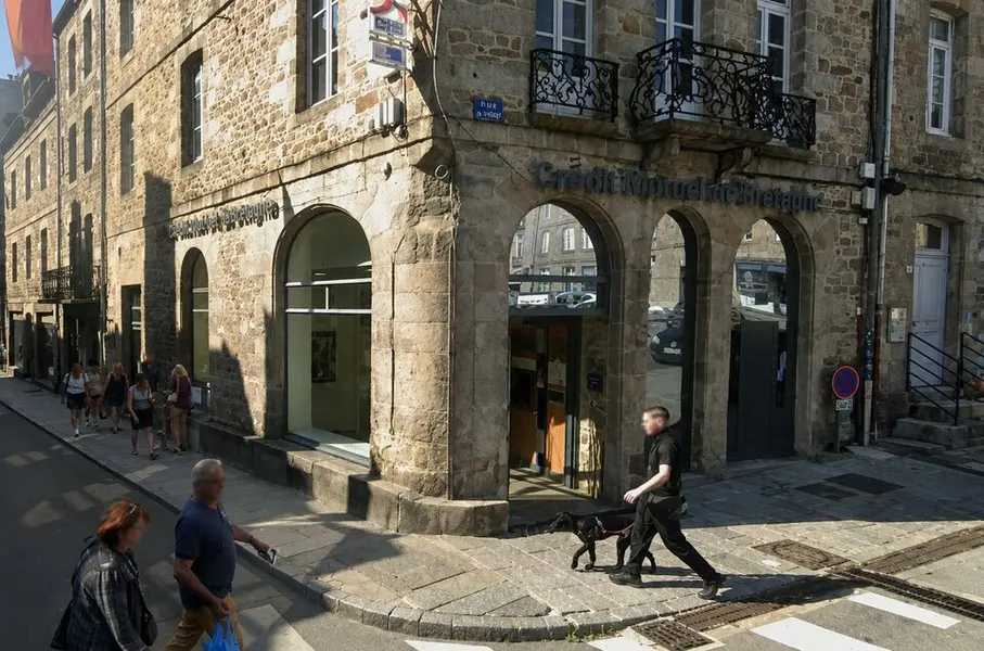 A LOUER LOCAL COMMERCIAL DE CARACTERE - DINAN CENTRE-VILLE