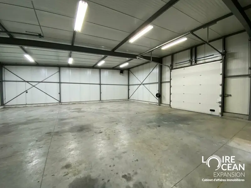 A VENDRE BATIMENT INDEPENDANT