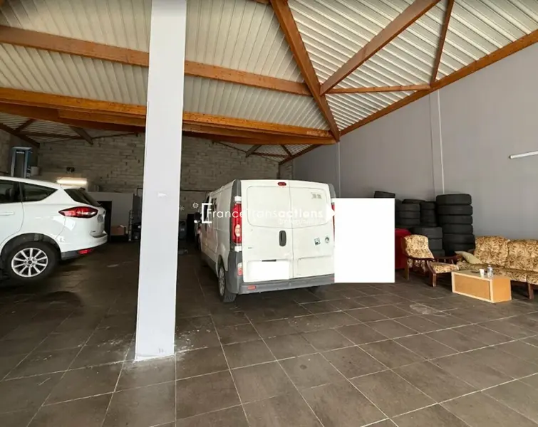 A LOUER LOCAL COMMERCIAL 278 m² - (31120) PORTET-SUR-GARONNE