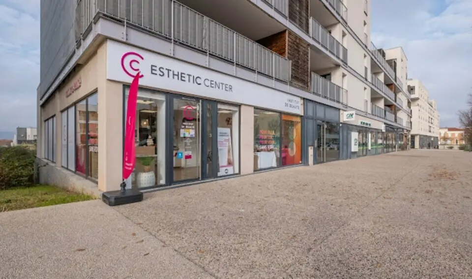 A vendre Local commercial  137.15m² Sathonay-Camp