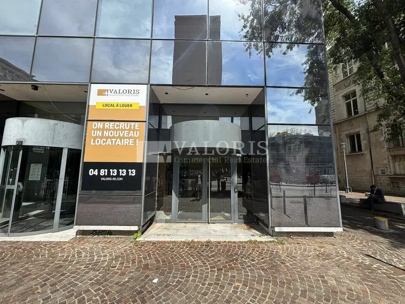 A vendre Local commercial  93.5m² Lyon 06