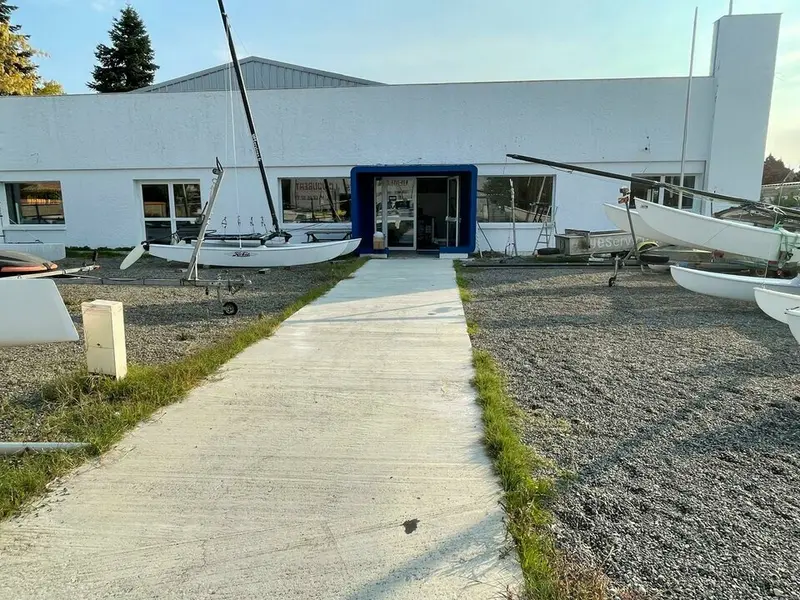 LOCAL COMMERCIAL A VENDRE AVEC PARKING LE TAILLAN MEDOC