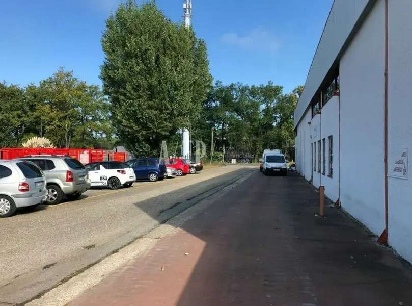 A LOUER LOCAL D'ACTIVITE DE 407 M² A PESSAC 