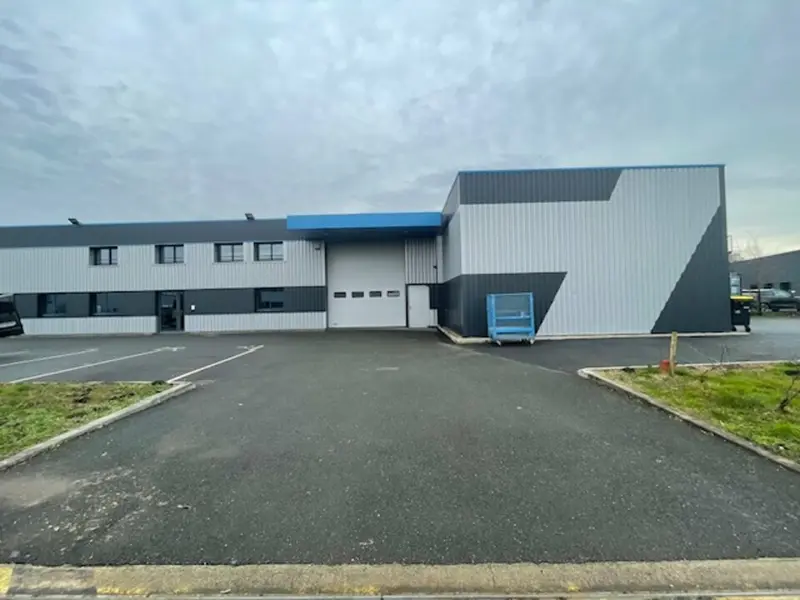 LOCAL D'ACTIVITE A VENDRE SAINT JEAN D'ILLAC