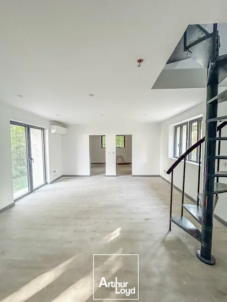A louer Bureaux 160m² Chartrier-Ferrière