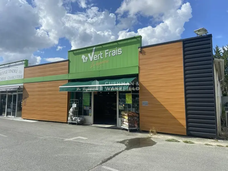 LOCAL COMMERCIAL SUR ROND-POINT À EYSINES  CESSION DE DROIT AU BAIL