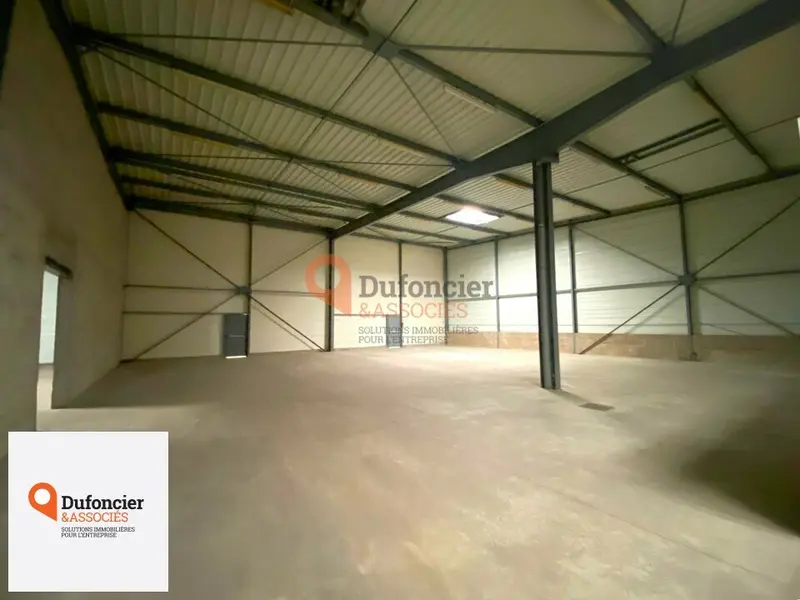 LOCAL D'ACTIVITÉ 750 M²  ZONE RÉPUBLIQUE II  POITIERS