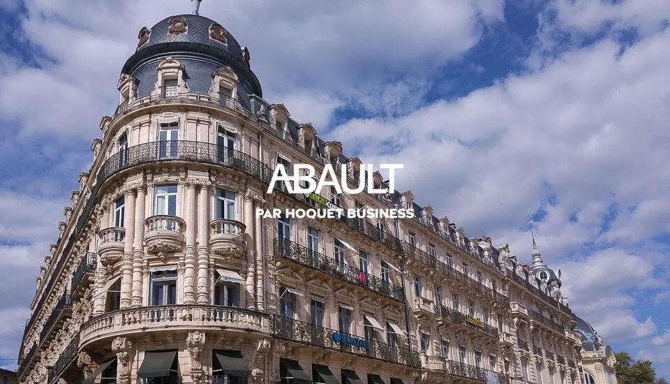 À VENDRE  MURS COMMERCIAUX OCCUPÉS (INVESTISSEUR)  CARMES