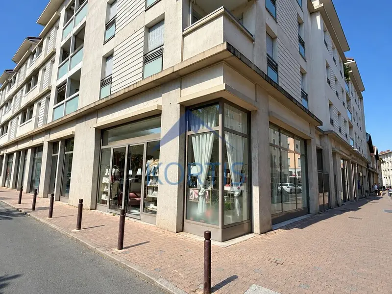LOCAL COMMERCIAL 102 m²  VILLEFRANCHE-SUR-SAÔNE (69400)