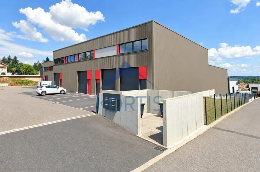 Local d'activité de 346 m² à louer à Limas (69400)