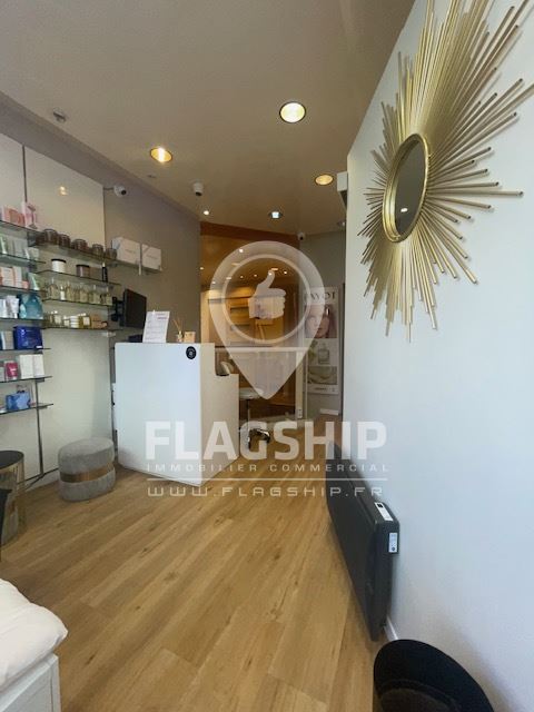 BOUTIQUE 25M2 / 18M2 RDC + 7M2 SS ACCESSIBLE PARIS 15E