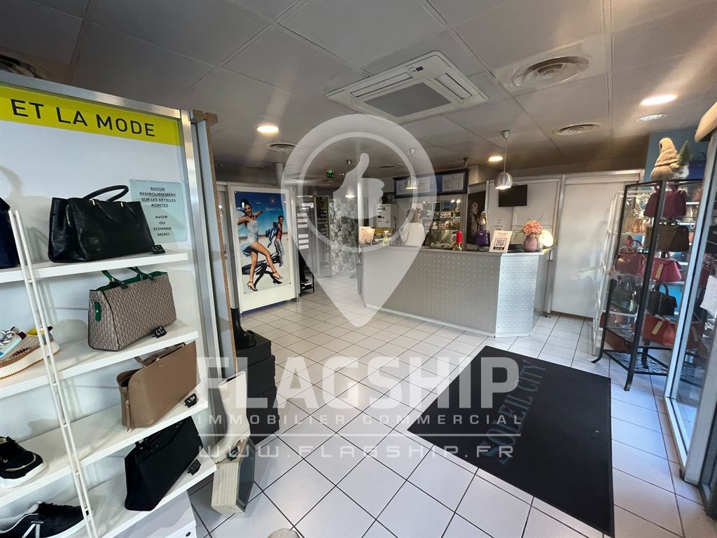 Local Commercial à louer - Paris (75000) - 125 m²