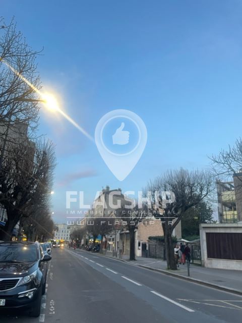 BOUTIQUE 54M2 - MONTREUIL - DEUX PAS DE LA MAIRIE