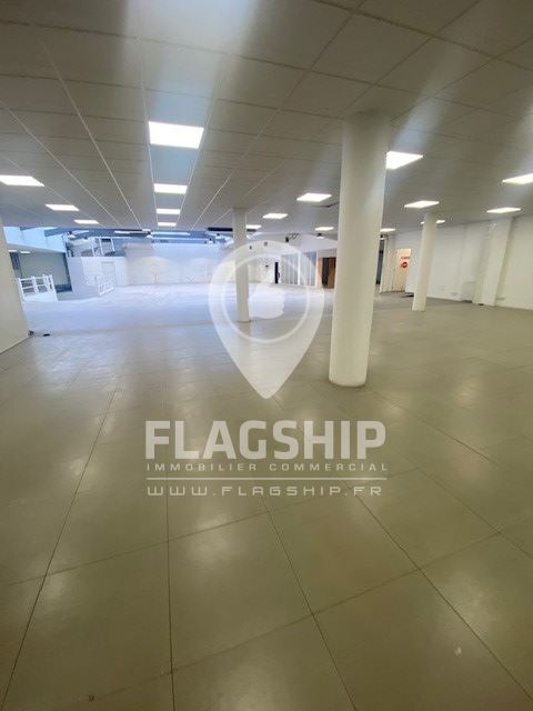 BOUTIQUE PROCHE RUE DU COMMERCE 4800 m²