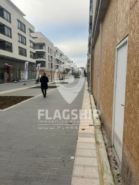 LOCAL COMMERCIAL ENVIRON 137M² - SAINT MAUR DES FOSSES