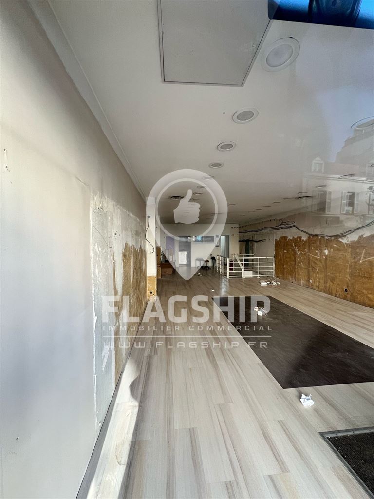 EMPLACEMENT N°1 SANS REPRISE LONGJUMEAU 152 m²