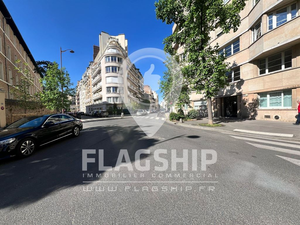 Local Commercial à louer - Paris (75000) - 106 m²