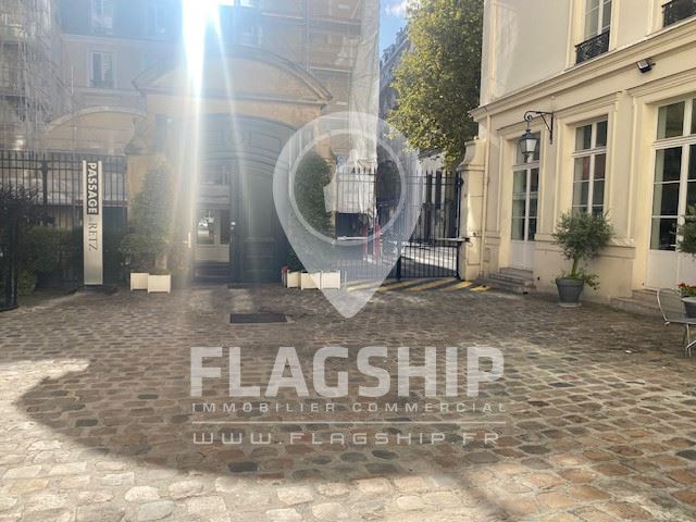 Local Commercial à louer - Paris (75000) - 155 m²