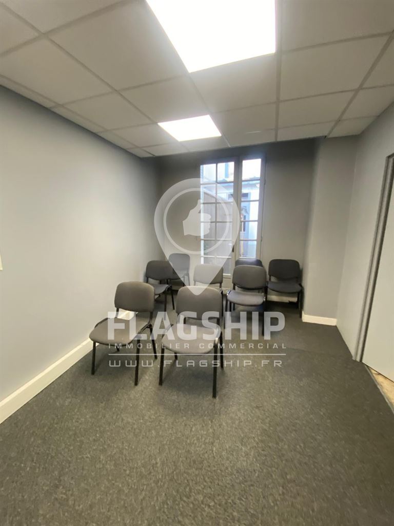 Local Commercial à louer - Paris (75000) - 122 m²
