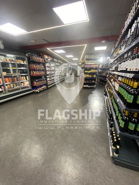 BOUTIQUE DE 240 m DE PLAIN PIED