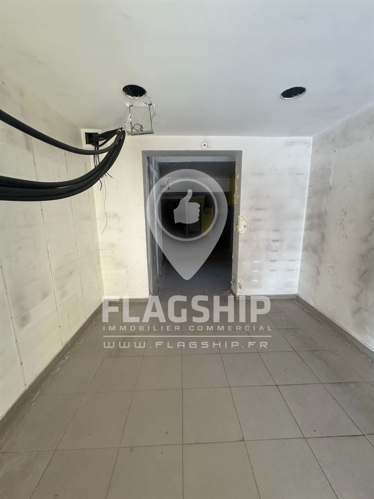 Local Commercial à louer - Paris (75000) - 210 m²