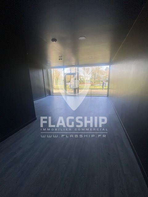 LOCAL TRAVERSANT SERRIS 580 m²