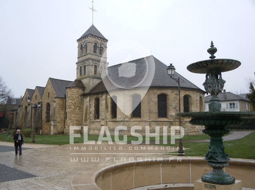 Lot de locaux commerciaux et appartement Renta 7.7%