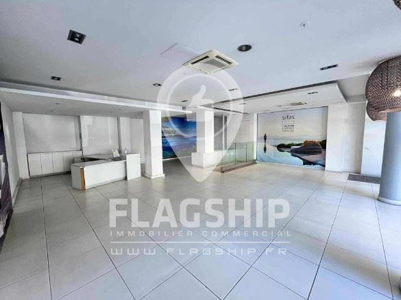 Local Commercial à louer - Paris (75000) - 159 m²
