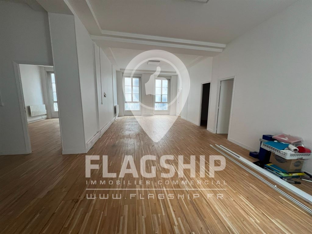Local Commercial à louer - Paris (75000) - 122 m²