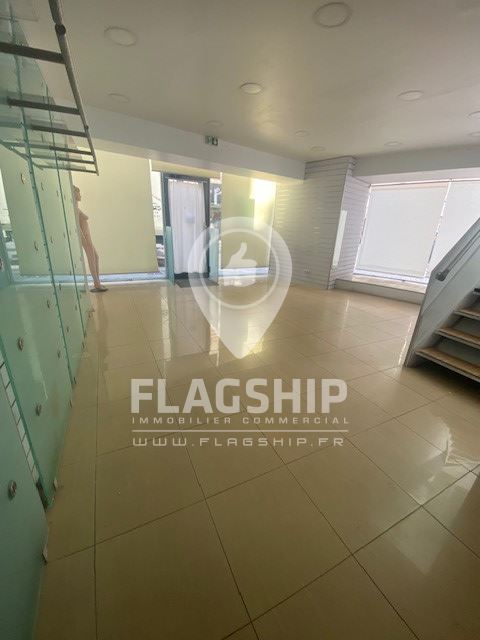 BOUTIQUE D'ANGLE 90m² sur 2 NIVEAUX